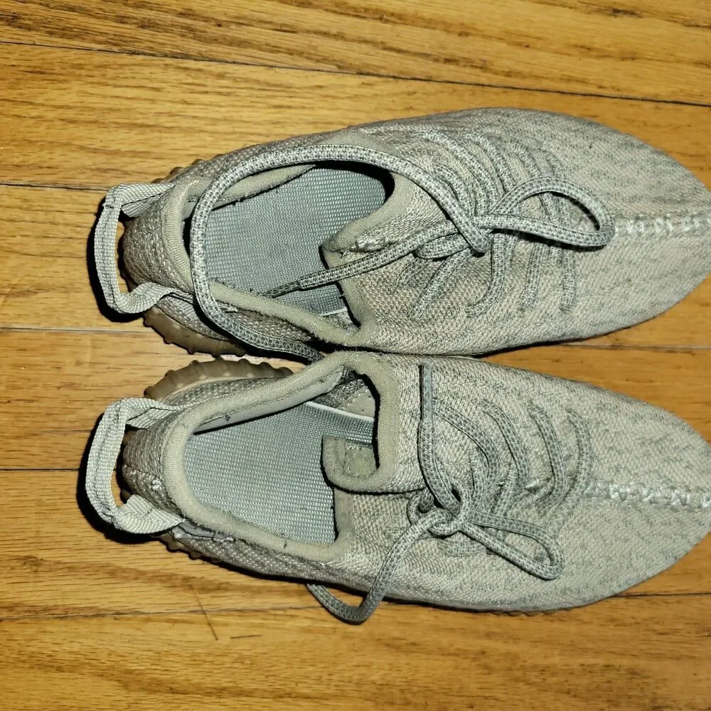 Adidas Mens Yeezy Boost 350 V2 Sneaker Shoes Gray Low Top Lace Up 6M US